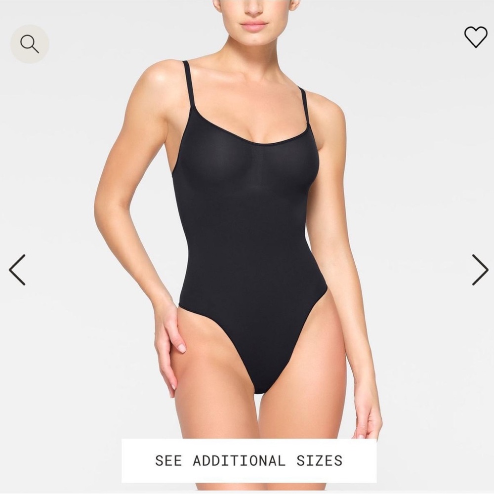 SKIMS Onyx / Black thong bodysuit size L
New with tags!